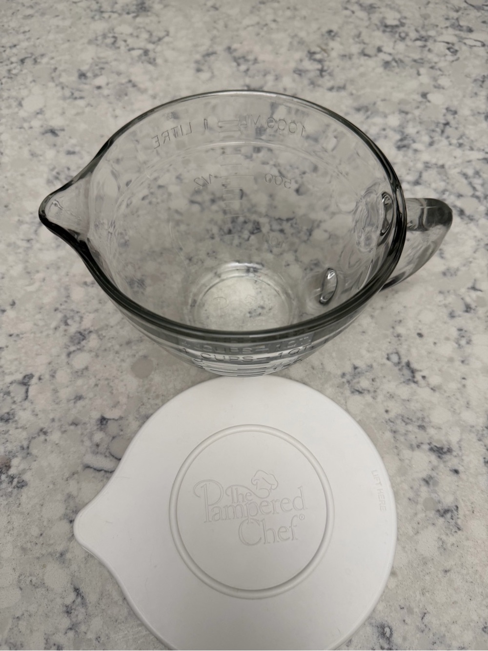 The Pampered Chef 4 cup Glass Measuring batter bowl with White Lid